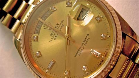 «Bella signora, dammi un bacio» e le sfila dal polso il Rolex d’oro